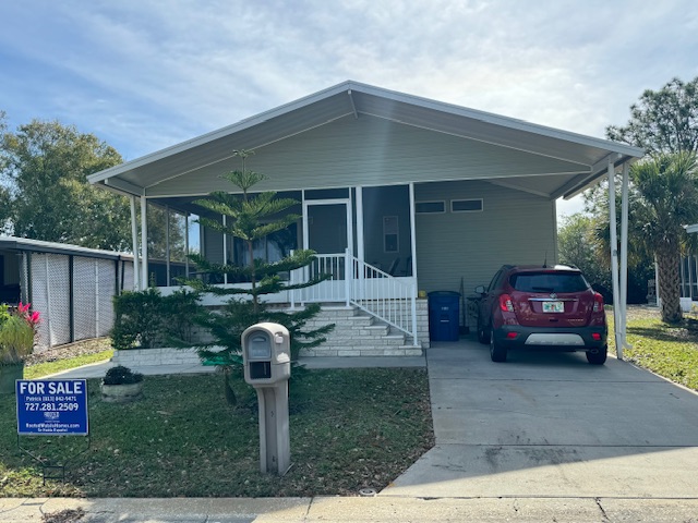 PRISTINE TWO BEDROOM TWO BATH IN TAMPA 55+ COMMUNITY